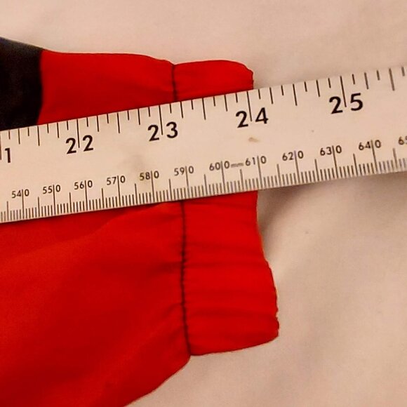 Vintage Pro Spirt Black & Red Windbreaker Sz L 100% Nylon Water Repellant Finish - Picture 3 of 6